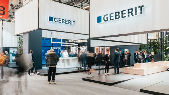 Geberit stand látogatókkal