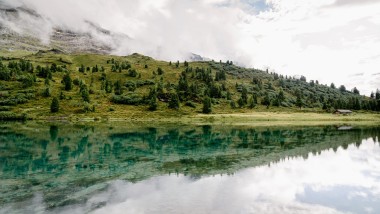 Vízzel történő tisztítás – hogyan segít a Geberit AquaClean a víztakarékosságban