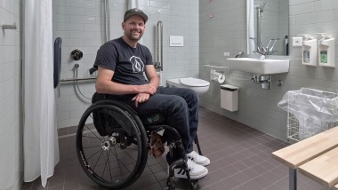 Beszélgetés Peter Roos-szal a nottwili Svájci Paraplégiai Központban (© Ben Huggler)