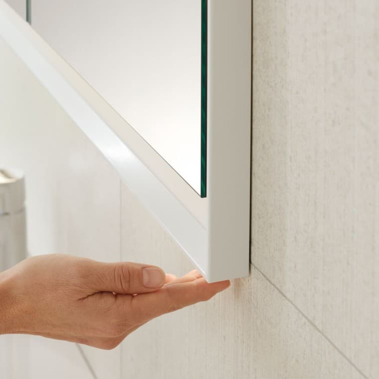 A Geberit ONE tükrös szekrény egyszerű kezelése A Geberit ONE tükrös szekrény egyszerű kezelése