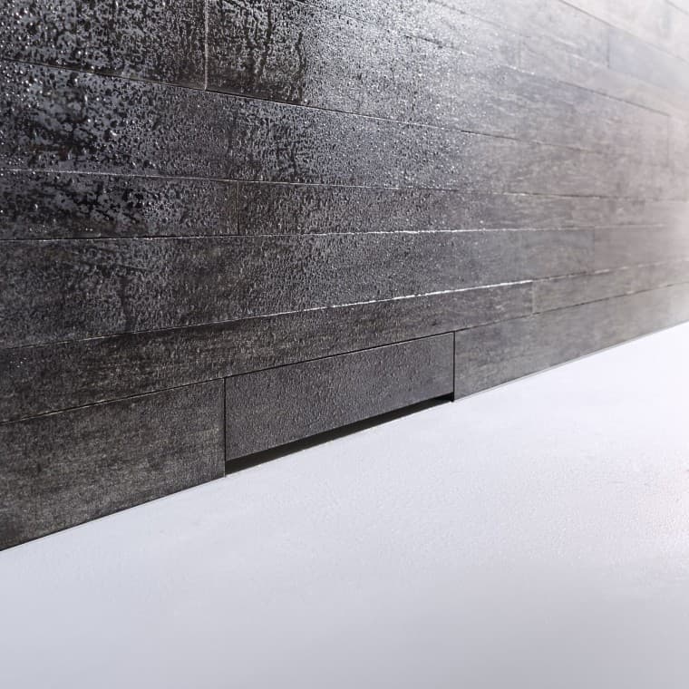 Geberit falba rejtett lefolyó egyedileg kialakított fedéllel Geberit falba rejtett lefolyó egyedileg kialakított fedéllel