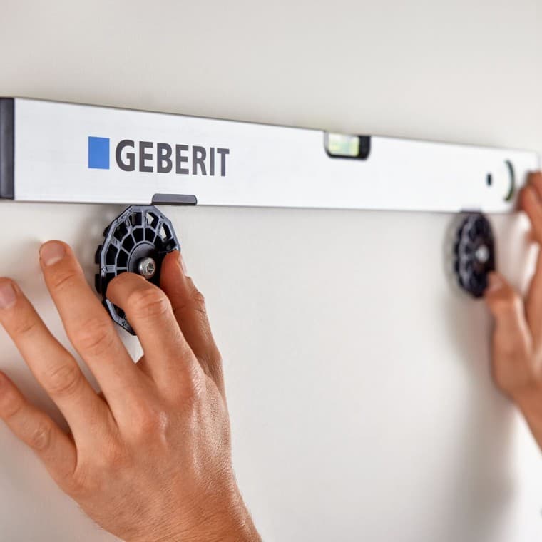Option tükör FlexInstall rögzítési megoldása (© Geberit) Option tükör FlexInstall rögzítési megoldása (© Geberit)