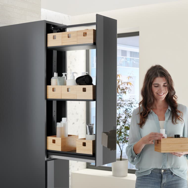 Magas kihúzható szekrény, láva üveg kivitelben Magas kihúzható szekrény, láva üveg kivitelben