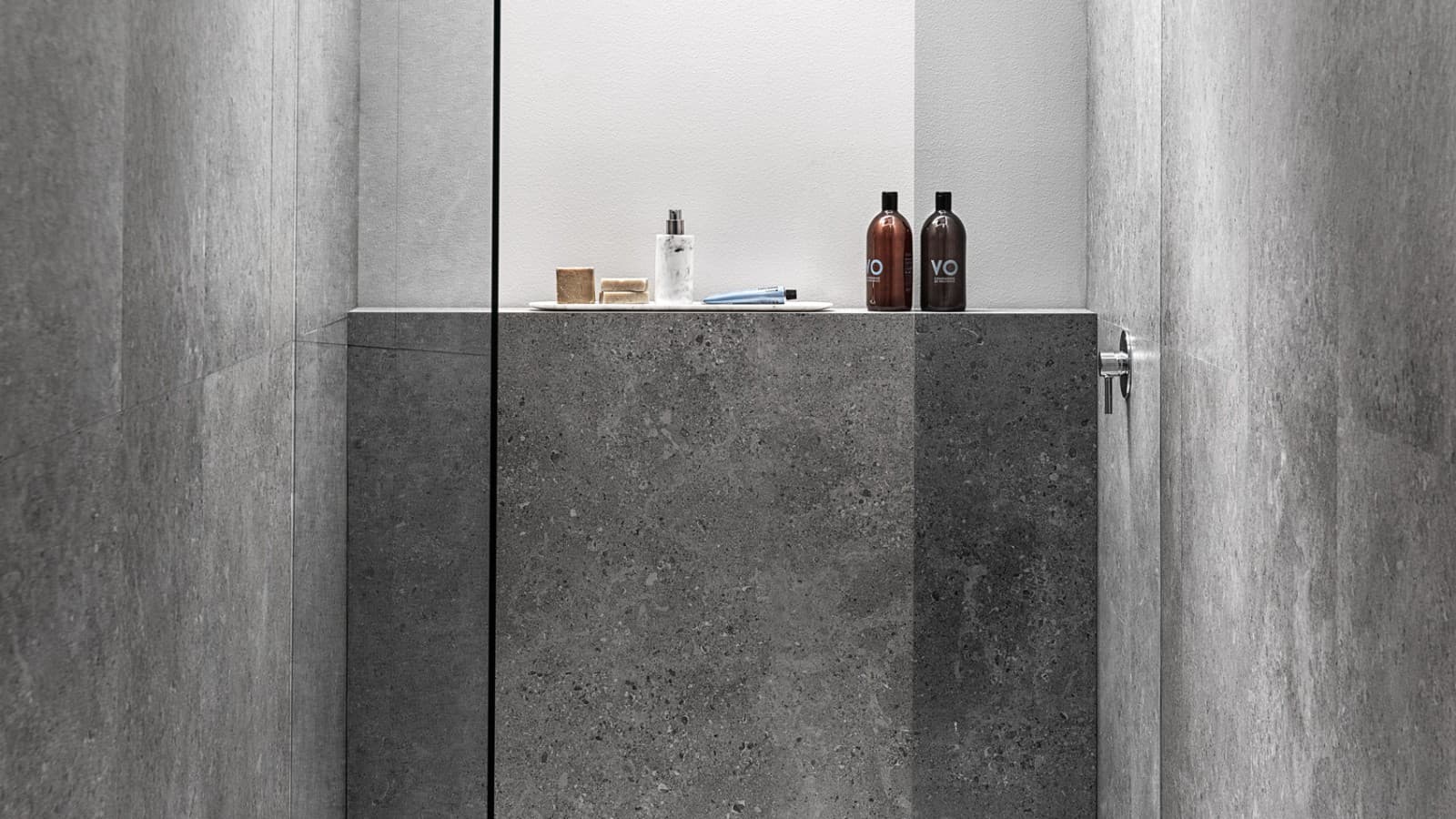 Padló síkjába süllyesztett Geberit Sestra zuhanytálca Padló síkjába süllyesztett Geberit Sestra zuhanytálca