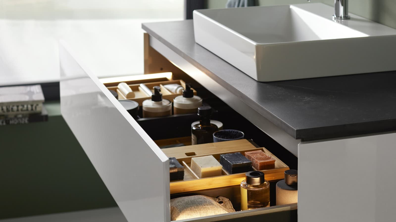 Nyitott Geberit ONE alsószekrény fogantyú nélküli fiókkal Nyitott Geberit ONE alsószekrény fogantyú nélküli fiókkal