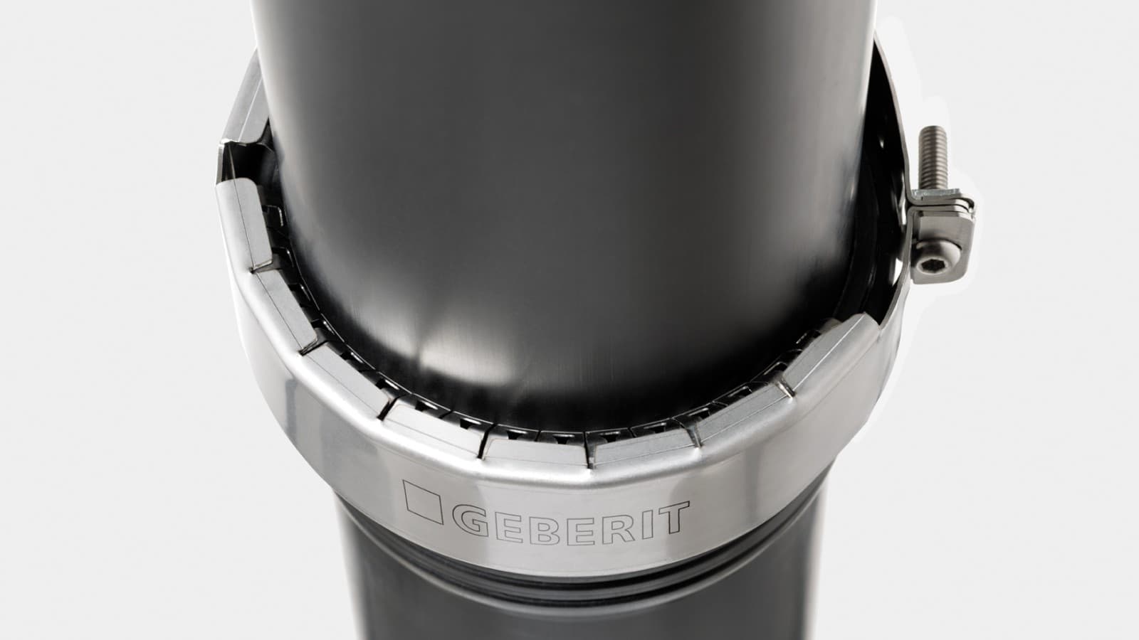 A Geberit karmos csőbilincsnek köszönhetően a Silent-PP rendszer alkalmas tetővíztelenítésre A Geberit karmos csőbilincsnek köszönhetően a Silent-PP rendszer alkalmas tetővíztelenítésre