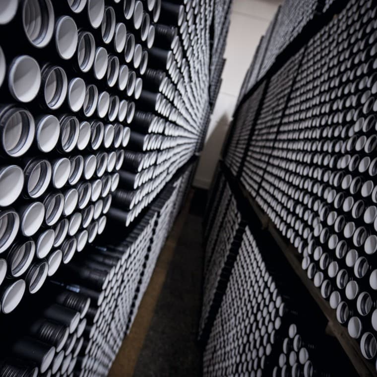 Európában gyártott halmozott Silent-PP csövek Európában gyártott halmozott Silent-PP csövek