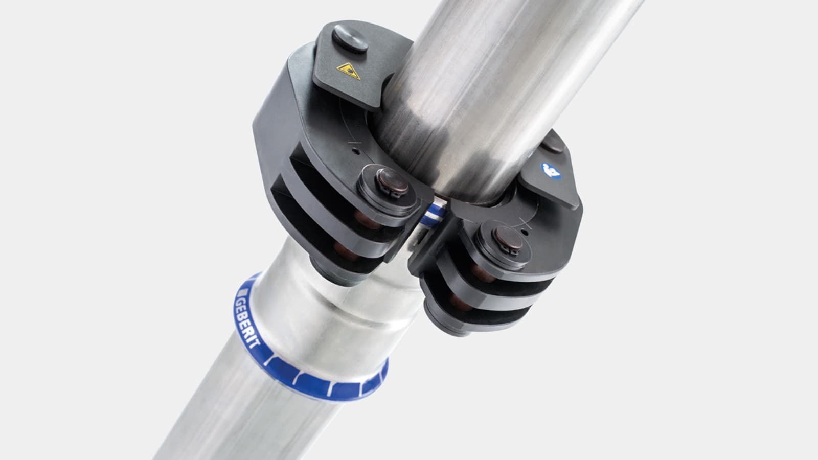 A bepattintó mechanizmus rögzíti a Geberit présgyűrűket a Geberit Mapress idomhoz A bepattintó mechanizmus rögzíti a Geberit présgyűrűket a Geberit Mapress idomhoz